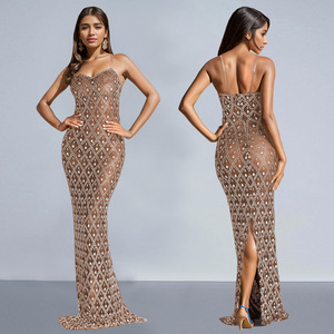 Robe longue de soirée de luxe 2026 pour femme, sexy, à fines bretelles, en maille transparente, moulante, avec strass géométriques, pour fêtes - Product Image 1