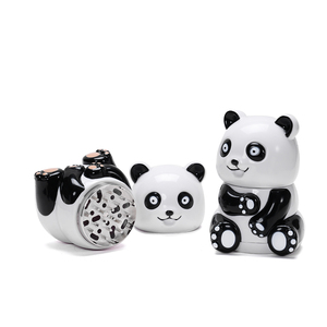 Molinillos esféricos <span class=keywords><strong>de</strong></span> 3 piezas <span class=keywords><strong>de</strong></span> aleación <span class=keywords><strong>de</strong></span> Zinc al por mayor con cajón lindo Panda forma portátil Manuel accesorios para fumar molinillo <span class=keywords><strong>de</strong></span> tabaco - Product Image 2