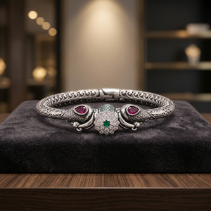 Brazalete Elegante de Plata de Ley para Mujer, Diseño de Pavo Real, Resistente al Agua, 38g - Product Image 3