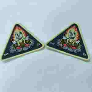 OEM Factory Price Iron on Sew on Backing <span class=keywords><strong>Triangle</strong></span> Shape Custom <span class=keywords><strong>Woven</strong></span> Patches para Vestuário Chapéus - Product Image 2