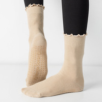 Chaussettes antidérapantes à volants Pilates Crew Chaussettes de yoga personnalisées avec logo brodé