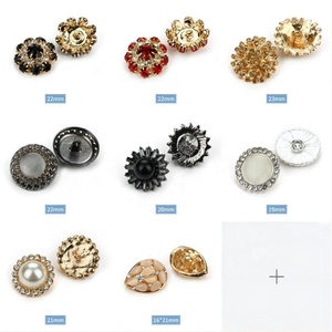 Thiết Kế Mới Chất Lượng Cao Tùy Chỉnh <span class=keywords><strong>Rhinestone</strong></span> Sang Trọng Kim Loại Hoa Hình Dạng Hợp Kim Phù Hợp Với Thân Nút Cho Phụ Nữ Của Quần Áo - Product Image 2