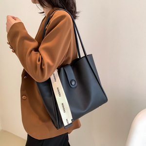 Nouveau sac à bandoulière décontracté automne-hiver, sac à main tendance pour femmes, grande capacité, sac fourre-tout pour femmes, PU résistant à l'eau, personnalisé - Product Image 3