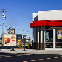 Écran LCD sans ventilateur IP67 de 55 pouces, 4000/5000 nits, pour menu numérique extérieur en drive-thru avec interphone pour centre commercial et magasin de détail