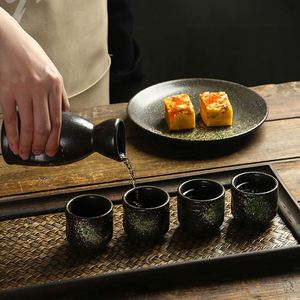 Ensemble de pots à saké en céramique peints à la main de style japonais avec logo personnalisé pour la maison, les restaurants et le commerce - Product Image 1