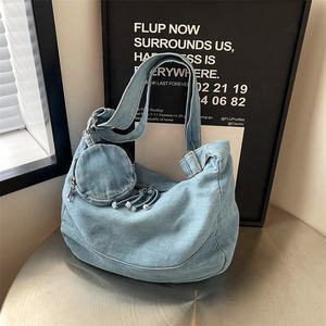 Sac bandoulière personnalisé en denim bleu doux pour femme, sac bandoulière rétro uni tendance - Product Image 3