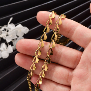 Collar Zeadear personalizado de acero inoxidable unisex con cadena de eslabones, chapado en oro de 18 quilates, con forma de corazón hueco. - Product Image 3