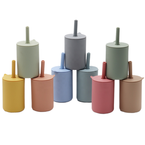 Tasse de paille pour bébé en silicone de qualité alimentaire, récipient d'entraînement anti-éclaboussures pour bébés et tout-petits - Product Image 1