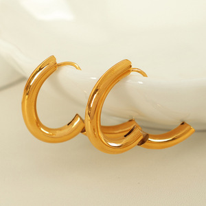 ต่างหูฮักกี้ชุบทองรูปวงรีไทเทเนียมสตีลสำหรับทุกเพศสวมใส่ได้ทุกวัน - Product Image 3