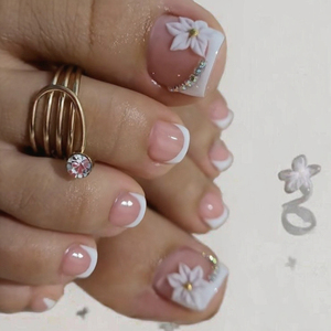 Qianya 24 piezas Toe Press en uñas con diseño floral blanco y diamantes-Arte de uñas de pedicura elegante con estilo de lujo suave - Product Image 2