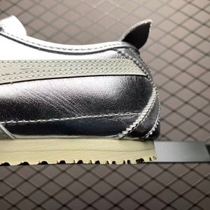 รองเท้าวิ่งคุณภาพสูง ดีไซน์หรูหรา หน้าผ้าตาข่าย ออกแบบโดยดีไซเนอร์ชั้นนำ ระบายอากาศได้ดี ทันสมัย พร้อมโลโก้ที่ปรับแต่งได้ - Product Image 3