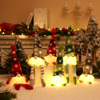 Nouvelles figurines de Noël en peluche super douce de style européen, fabriquées à la main, avec LED, représentant Père Noël, Rudolf le renne et les gnomes sans visage, en coton PP.