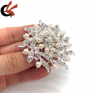 Portatovaglioli a forma di <span class=keywords><strong>fiore</strong></span> con perle e strass eleganti portatovaglioli da sposa in vetro per feste - Product Image 4