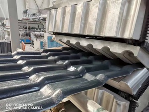 Extrudeuse espagnole de panneau de tuile de toit de 4 couches de PVC ASA faisant la ligne de production de machine de fabrication - Product Image 5
