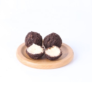 Erdbeer-Joghurt-Geschmack Sandwich-Creme Gefüllte Schokoladen-Keksball-Snacks Eier muster Feste Form mit Keks-Zutaten - Product Image 5