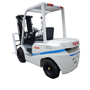 Montacargas TCM Japonés Usado en Venta FD30 2 Toneladas Motor ISUZU Desplazador Lateral Hidráulico Neumático Sólido Precio Bajo - Product Image 1