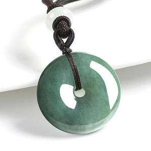 Colgante de Jade Natural Verde con Hebilla de Seguridad, Diseño Original para Hombre y Mujer, Venta al Por Mayor, PAK07 - Product Image 2