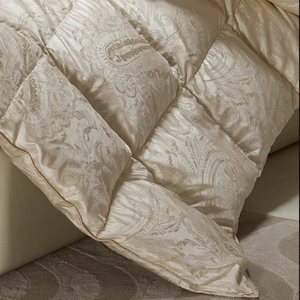 لحاف بالأسفل مصنوع من القطن الأبيض الناعم للغاية لفندق منفوش يسمح بمرور الهواء طوال الموسم لحاف مخفض عالي الجودة - Product Image 3