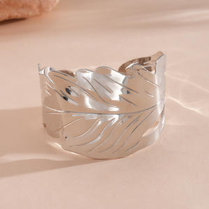 Brazalete Abierto de Acero Inoxidable con Diseño de Hojas y Flores, Unisex, Estilo Vintage Exagerado, Diseño de Lujo - Product Image 5