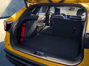 Chevrolet Seeker SUV <span class=keywords><strong>Auto</strong></span> 1.5L Turbo <span class=keywords><strong>Tech</strong></span> y Comfort Drive Future New Car con dirección izquierda y caja de cambios automática - Product Image 6