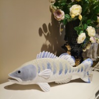 Peinture à la main en céramique Koi émaillé Ornements de poisson debout pour la décoration de la maison utilisés pour les cadeaux commémoratifs