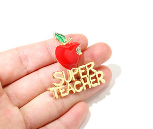 Fabricant d'émail cadeau de la fête des enseignants Super <span class=keywords><strong>enseignant</strong></span> broche pomme breloque <span class=keywords><strong>sac</strong></span> <span class=keywords><strong>à</strong></span> <span class=keywords><strong>dos</strong></span> costume Capes chapeau bouton épingle Badge épinglette - Product Image 6