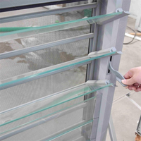 Stores en verre sur mesure, décoration intérieure et extérieure, insonorisation et protection de la vie privée, portes et fenêtres de bâtiments.