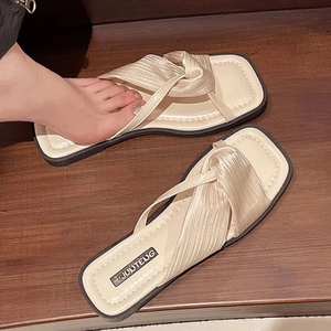 Sandales plates classiques légères pour femmes 2026 Nouvelle mode estivale Rétro Polyvalentes Antidérapantes Élégantes Décontractées - Product Image 1