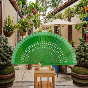 Abanico de Madera Festivo Español, Artesanía de Bambú Pintado a Mano con Diseño Floral Folclórico para Decoración de Fiestas - Product Image 5