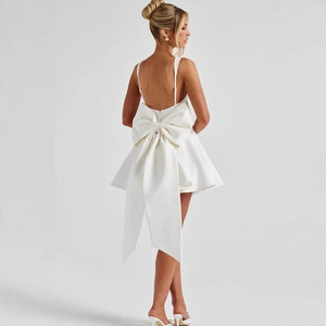 Abito da donna a tinta unita <span class=keywords><strong>con</strong></span> spalline sottili, design elegante <span class=keywords><strong>con</strong></span> fiocco sul retro e gonna corta a balze - Product Image 1