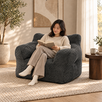 Fauteuil club moderne en velours côtelé large couleur anthracite, rempli de mousse déchiquetée, compressé sous vide, avec assise profonde, pour salon