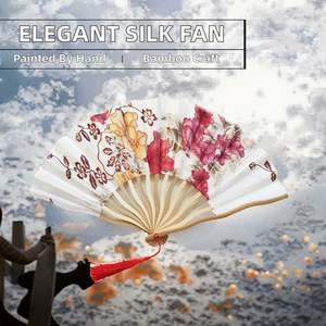 Élégant éventail pliant en soie blanche, style chinois, cadeau de mariage avec gravure personnalisée, motif floral peint, en bambou - Product Image 4