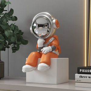Statuetta Moderna in Resina di Astronauta con Visiera Cromata, Statua Creativa di Cosmonauta, Ornamento da Scrivania, Fornitura di Fabbrica - Product Image 2