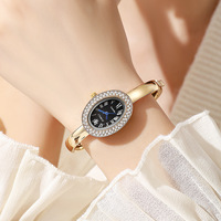 Jam Tangan Wanita Quartz Laris Manis, Desain Retro Oval Bertahtakan Berlian, Mewah Ringan untuk Sehari-hari, Elegan dan Serbaguna dengan Dial Penunjuk