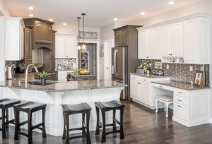 Mobile da <span class=keywords><strong>Cucina</strong></span> Angolare XYBF su Misura in MDF Verniciato con Piano in Quarzo e Bordo Piatto/Arrotondato per Cucine - Product Image 2