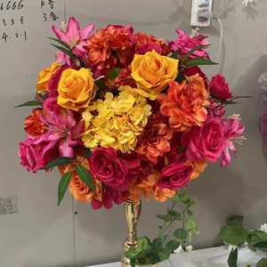 Venta al por mayor de flores moradas combinadas con hojas verdes Bola de flores estilo moderno Bola de flores artificiales 50cm para decoración de fiesta - Product Image 6