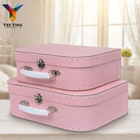 Boîte cadeau en carton couleur unie et valise vintage en papier avec poignée métallique, boîte de rangement décorative