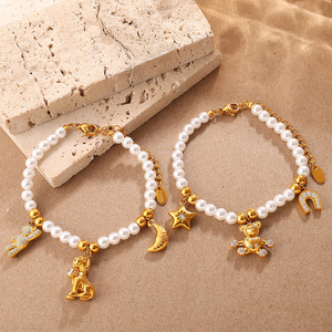 Conjunto de collar con dijes de perlas con elementos de dibujos animados de osito y cara sonriente para regalo de mujer - Product Image 2