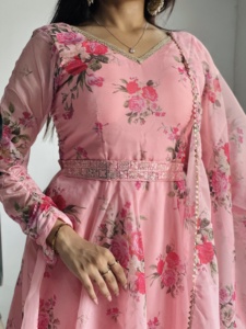 Tissu doux en soie Organa Entièrement Flair Kali Pattern et Canvas Patta avec Dupatta Set Pent Prêt à Porter Anarkali Suit - Product Image 5