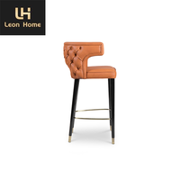 Tabourets de bar confortables du milieu du siècle en cuir avec hauteur de bar haut de gamme au design classique villa