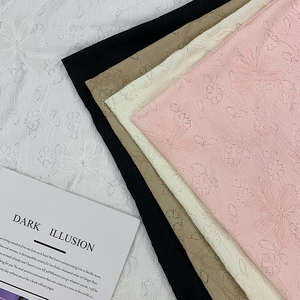 Tela de encaje nigeriana de textura suave, color beige, con bordado floral jacquard y cordón, para blusas, vestidos Aso Ebi y textiles para el hogar. - Product Image 3