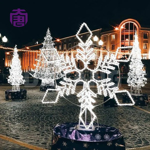 Luces Decorativas Navideñas con Diseño de Copos de Nieve LED, Resistentes al Agua con Clasificación IP65 para Exteriores - Product Image 6
