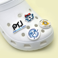 2025 nouveau breloque de chaussure en PVC impression UV Logo de créateur personnalisé décorations en caoutchouc souple 3D pour sabots sandales sac accessoires breloque de chaussure