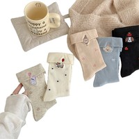 Chaussettes brodées mignonnes pour femmes avec des bords à volants, chaussettes mi-mollet pour femmes avec des motifs de lévriers et de papillons