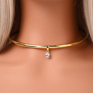 Collar Ajustable Minimalista y Elegante con Garantía Anti-Deslustre, Chapado en Oro de 18K sobre Acero Inoxidable, Diseño Abierto en Forma de Lágrima para la Clavícula - Product Image 3