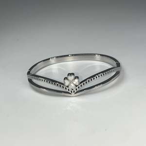 Brazalete de Moda en Acero Inoxidable 316L con Baño de Oro PVD, Joyería Sostenible y Resistente para Mujer - Product Image 1