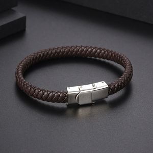 Bracelet en cuir noir laser pour homme avec fermoir magnétique, logo personnalisé, bracelets tendance pour bijoux masculins - Product Image 2