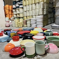 Qualité Grade B/C pas cher en gros céramique stock porcelaine vaisselle assiettes bols tasses prêts en stock vendre par tonne de stock