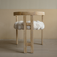 Chaises de salle à manger de luxe au design ancien, sièges en fourrure, cadre en bois pour salle de bain d'hôtel