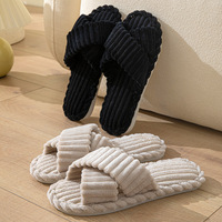 Zapatillas de felpa cálidas con punta abierta al por mayor, zapatos de suelo plano de suela blanda de Color sólido, Zapatillas de casa acogedoras de invierno para mujer